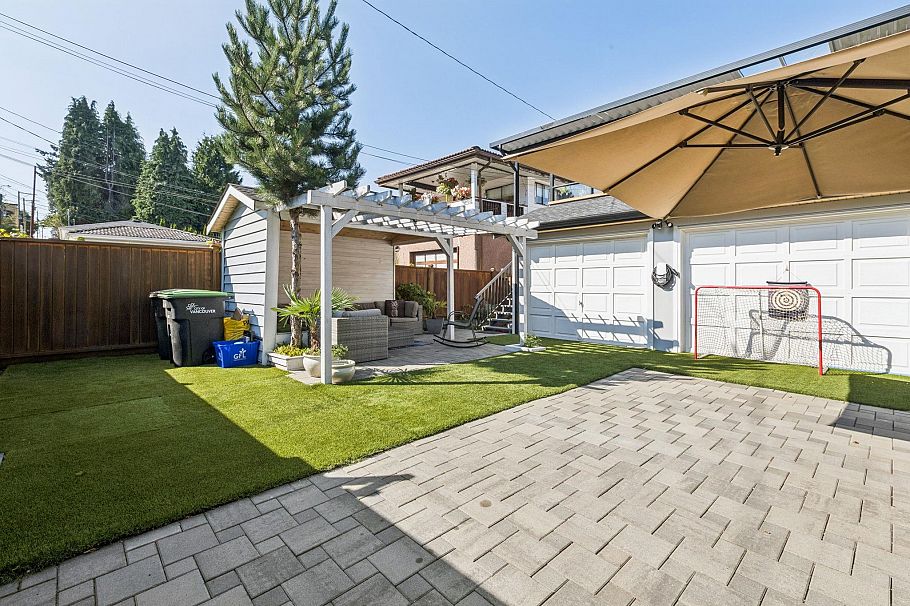 364 E 17th Avenue Vancouver, BC - 33