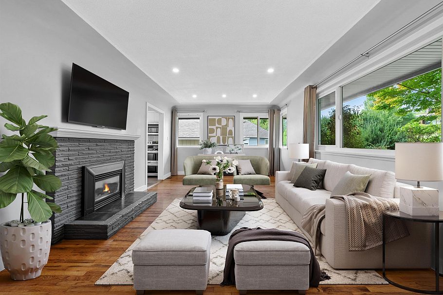 1137 Cloverley Street North Vancouver, BC - 1