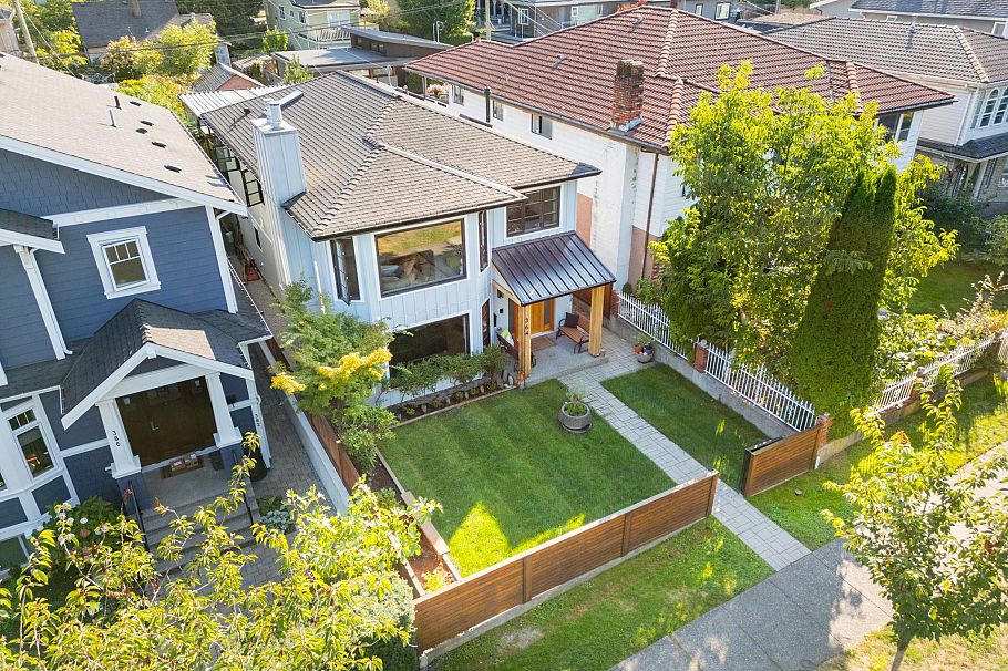 364 E 17th Avenue Vancouver, BC - 37