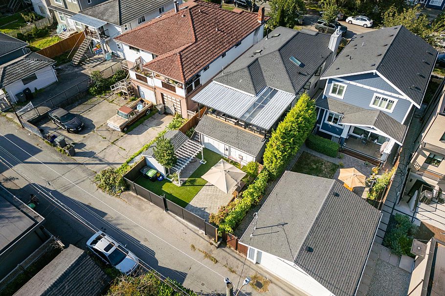 364 E 17th Avenue Vancouver, BC - 39