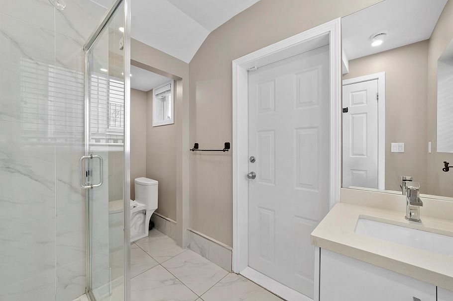 1137 Cloverley Street North Vancouver, BC - 28