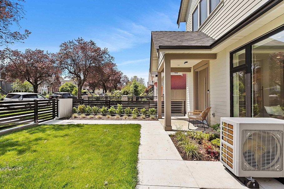 1 2253 Grant Street Vancouver, BC - 37