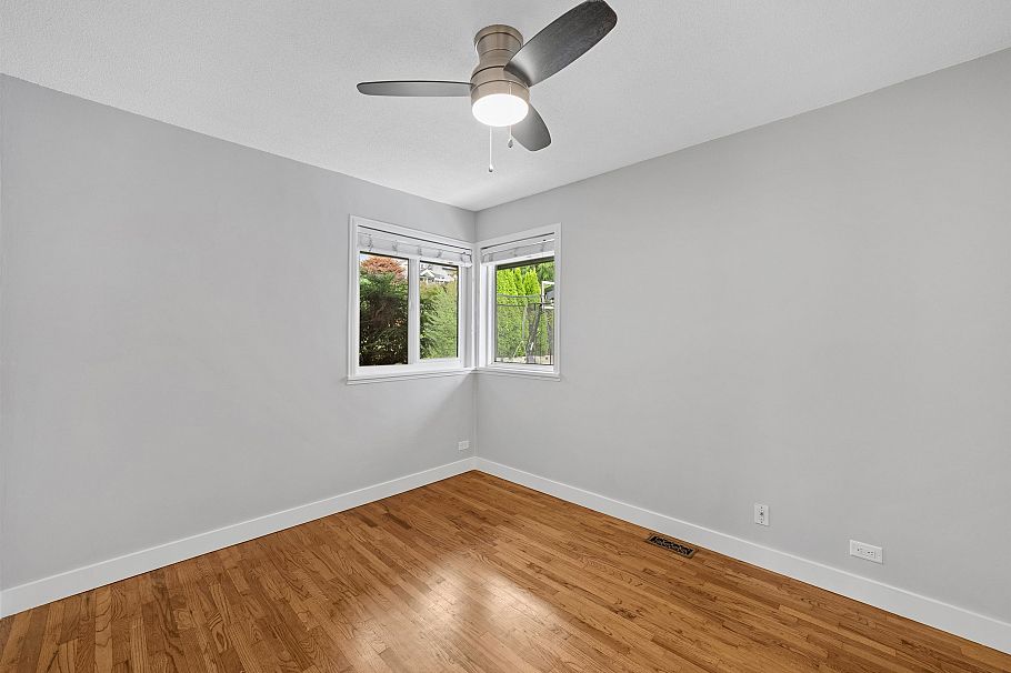 1137 Cloverley Street North Vancouver, BC - 5