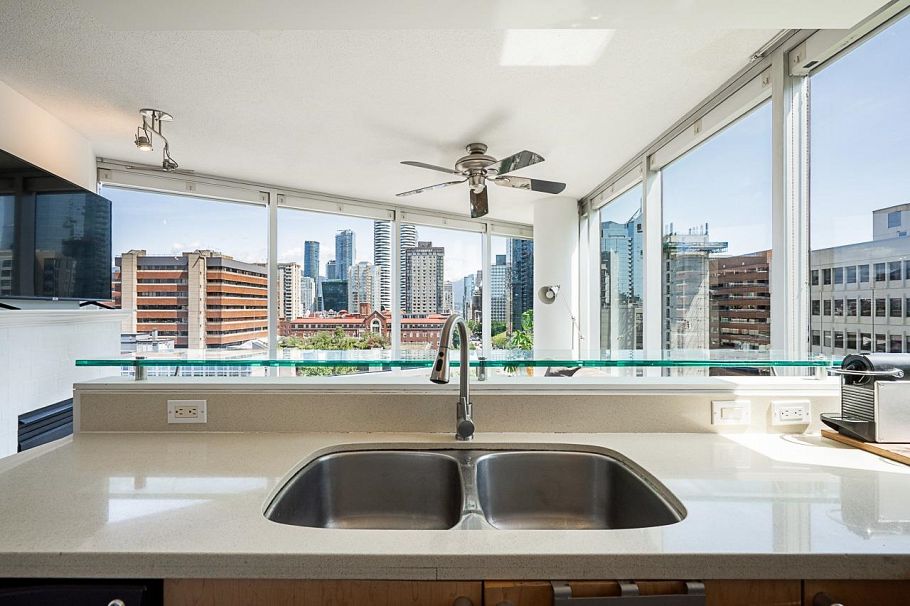 1202 1003 Burnaby Street Vancouver, BC - 3