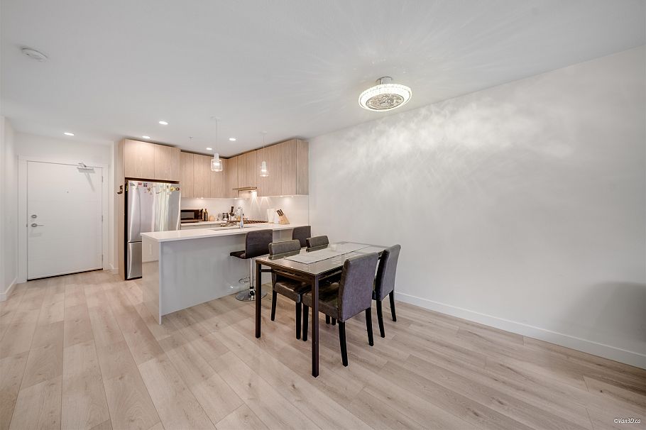 207 128 E 8th Street North Vancouver, BC - 6