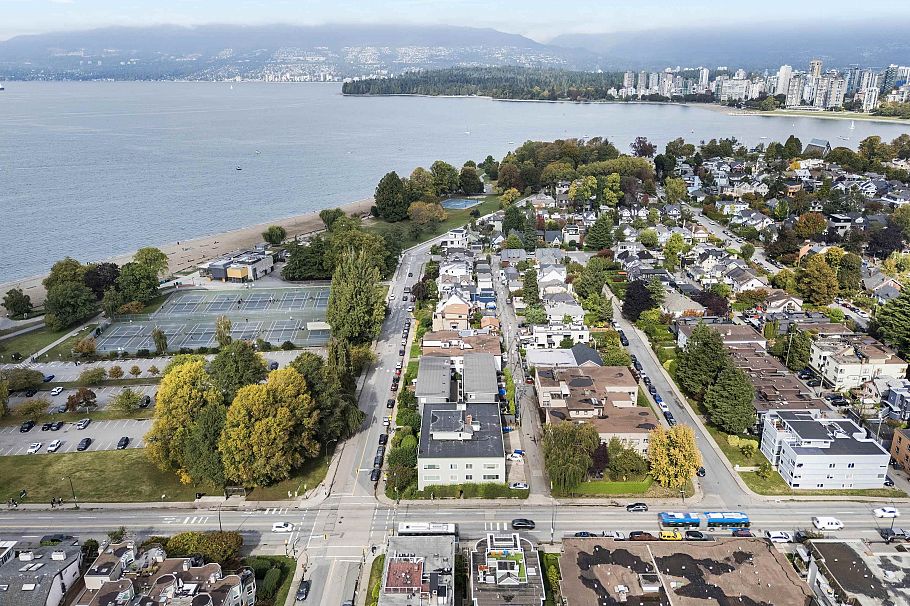 34 1480 Arbutus Street Vancouver, BC - 23