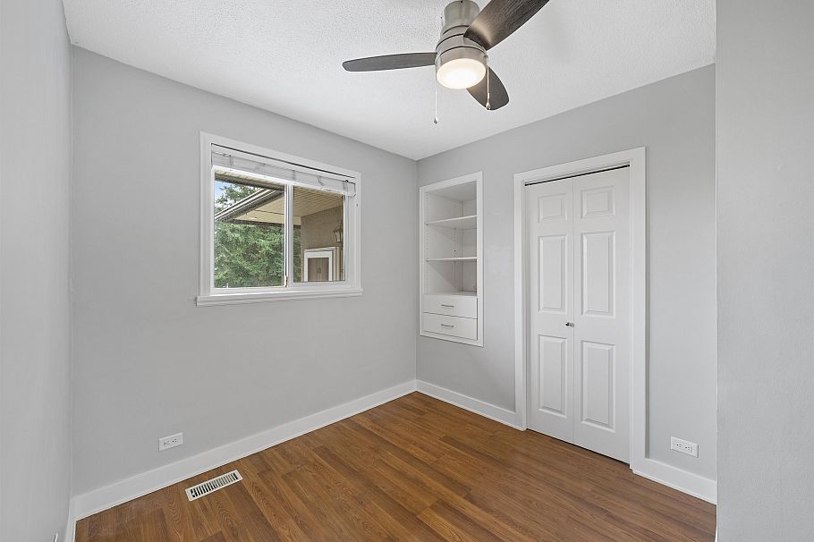 1137 Cloverley Street North Vancouver, BC - 7