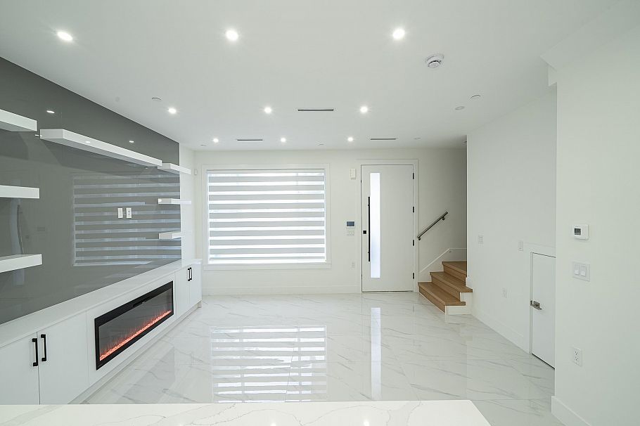 2172 E 46th Avenue Vancouver, BC - 4