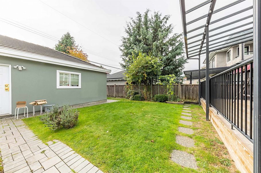 2328 W 22nd Avenue Vancouver, BC - 39