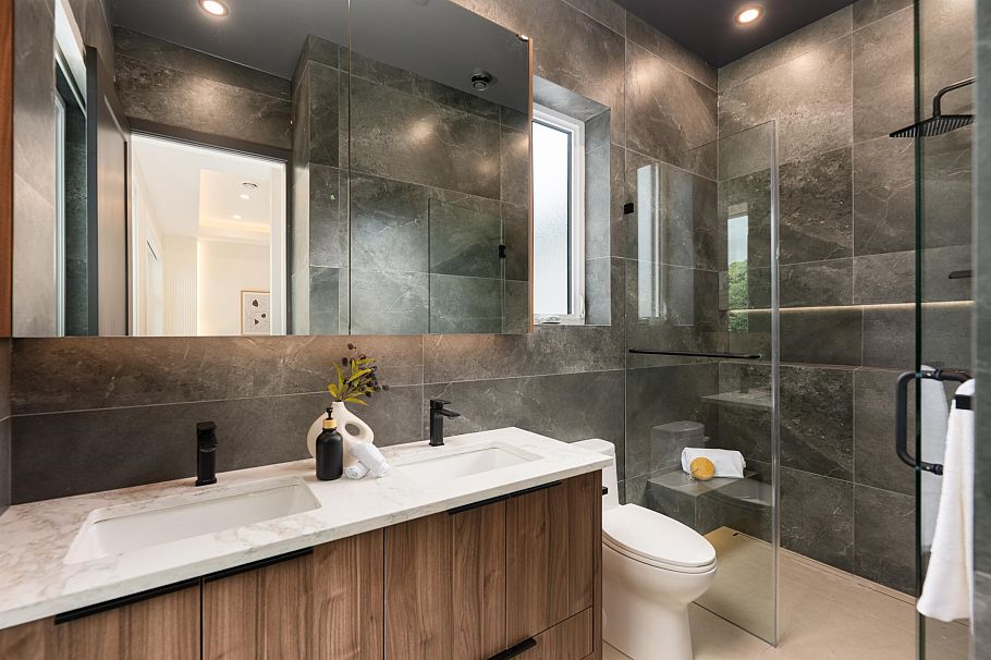 1 3466 Franklin Street Vancouver, BC - 19