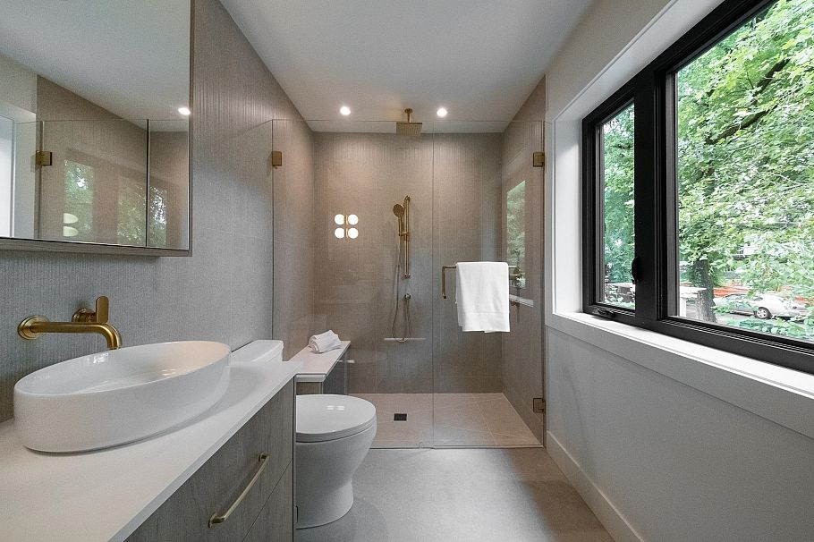 1 2154 E. 6 Avenue Vancouver, BC - 21