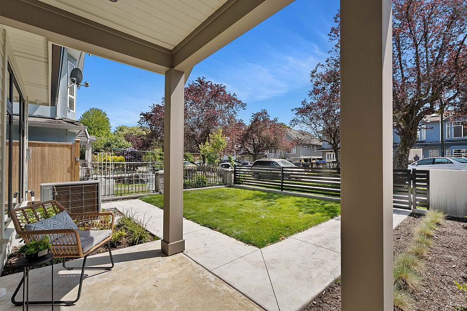 1 2253 Grant Street Vancouver, BC - 38