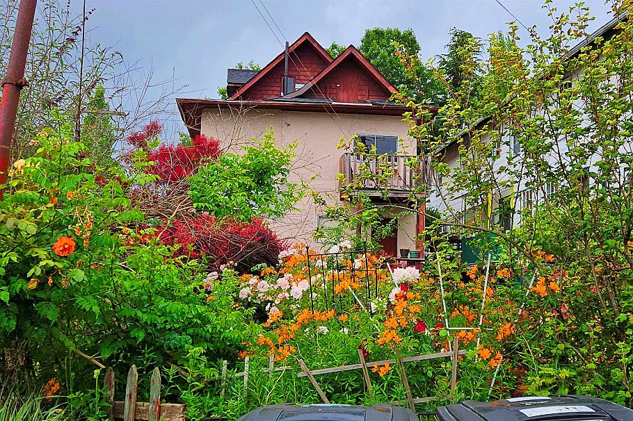 1332 E 2nd Avenue Vancouver, BC - 9