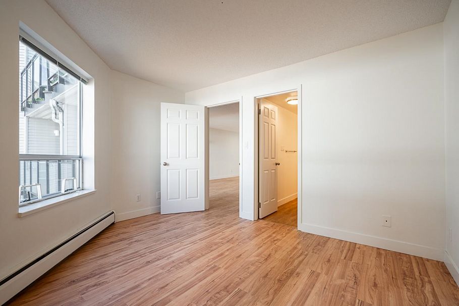 208 1550 Chesterfield Avenue North Vancouver, BC - 21