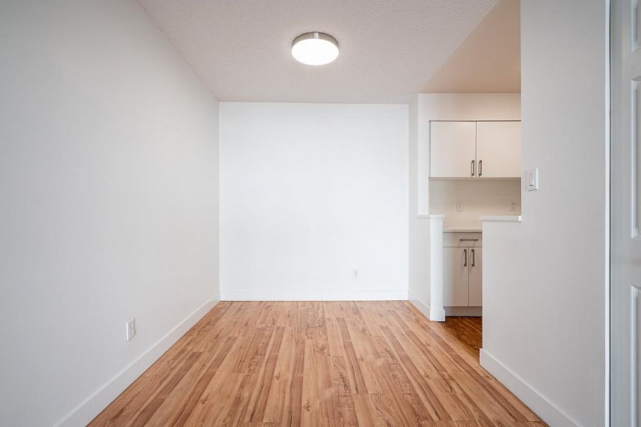 208 1550 Chesterfield Avenue North Vancouver, BC - 9