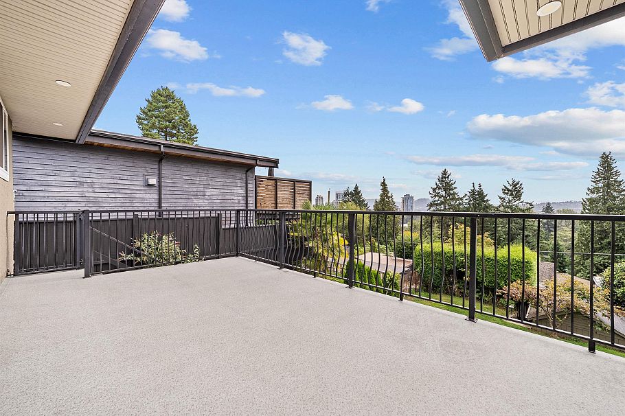 1137 Cloverley Street North Vancouver, BC - 13