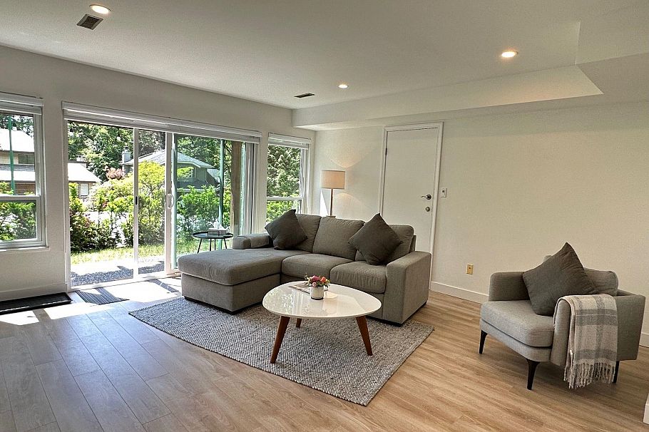 5636 COVEY PL, Vancouver BC V7R 4T8 Vancouver, BC - 2