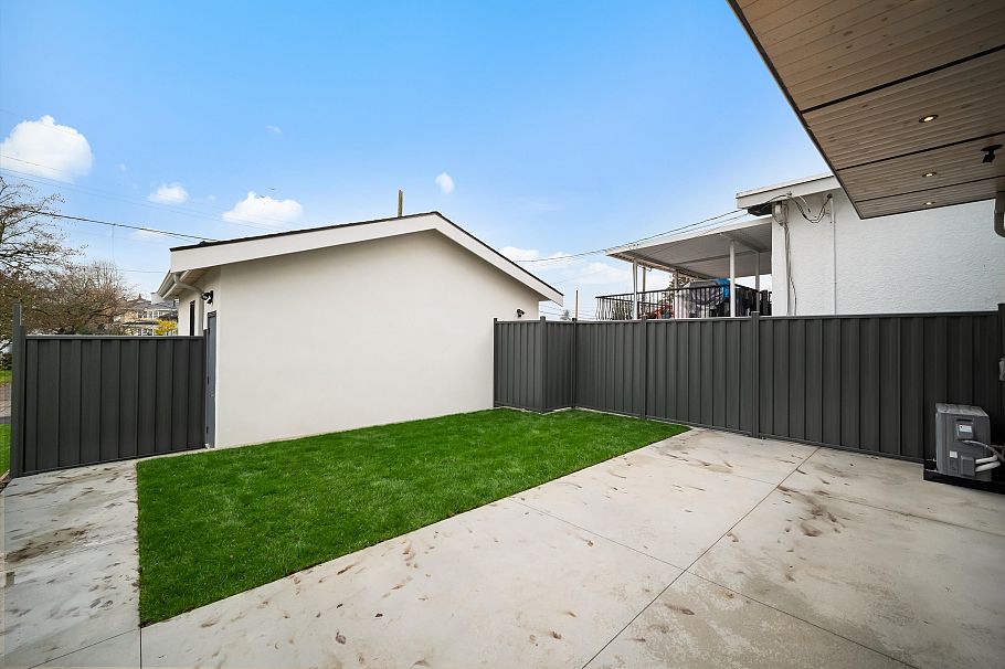 1671 E 31st Avenue Vancouver, BC - 4