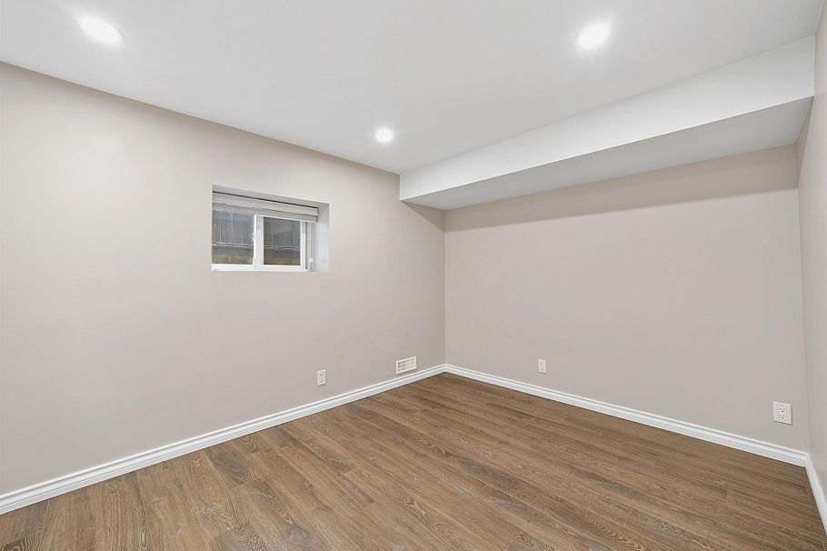 1137 Cloverley Street North Vancouver, BC - 20