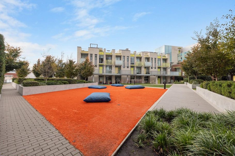 2002 285 E 10th Avenue Vancouver, BC - 32