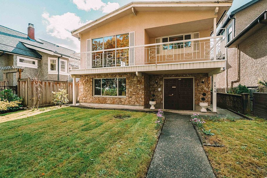 2618 W 15th Avenue Vancouver, BC - 1