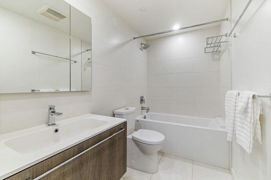 2002 285 E 10th Avenue Vancouver, BC - 18