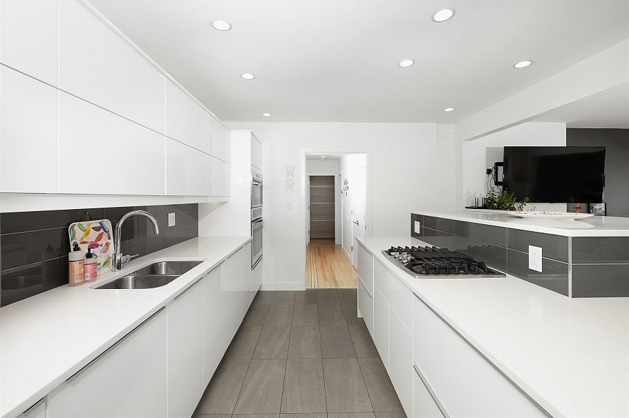 1095 W Keith Road North Vancouver, BC - 8