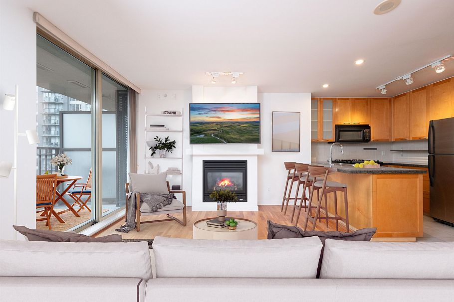 1406 989 Richards Street Vancouver, BC - 2