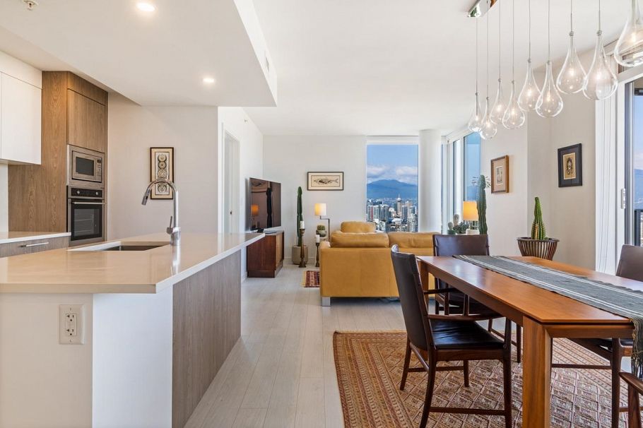 2002 285 E 10th Avenue Vancouver, BC - 2