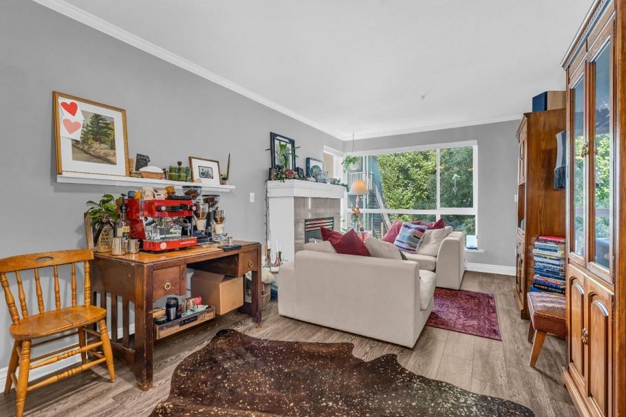 203 1617 Grant Street Vancouver, BC - 4