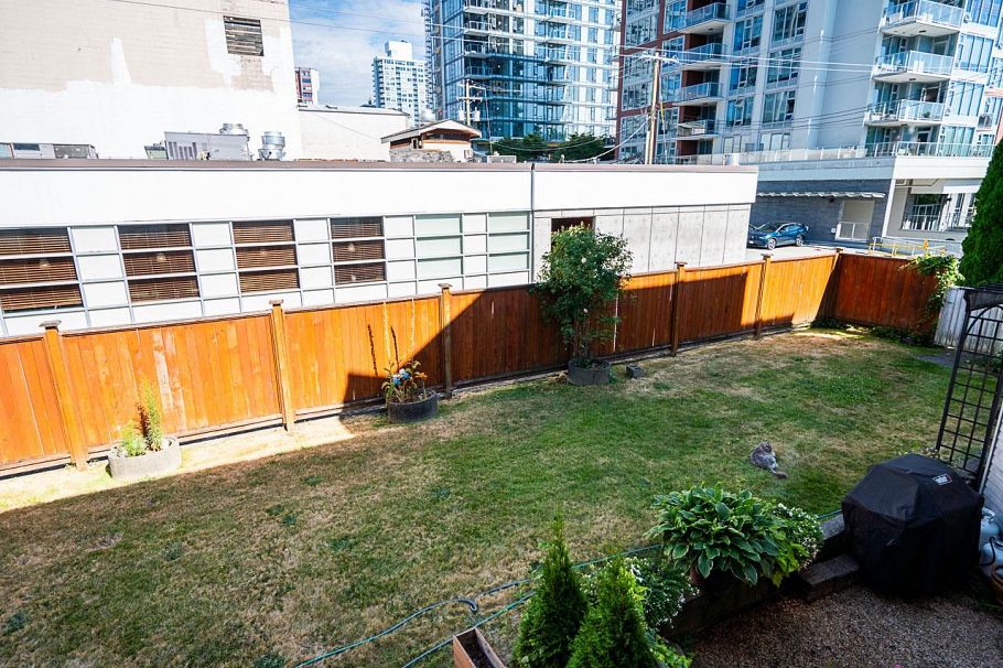 208 1550 Chesterfield Avenue North Vancouver, BC - 28