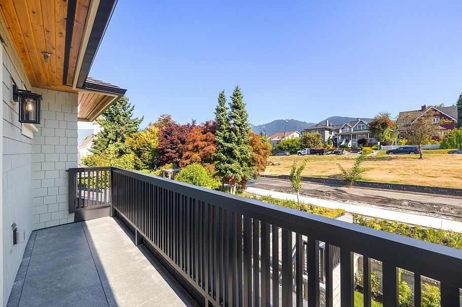 263 W 6th Street North Vancouver, BC - 17