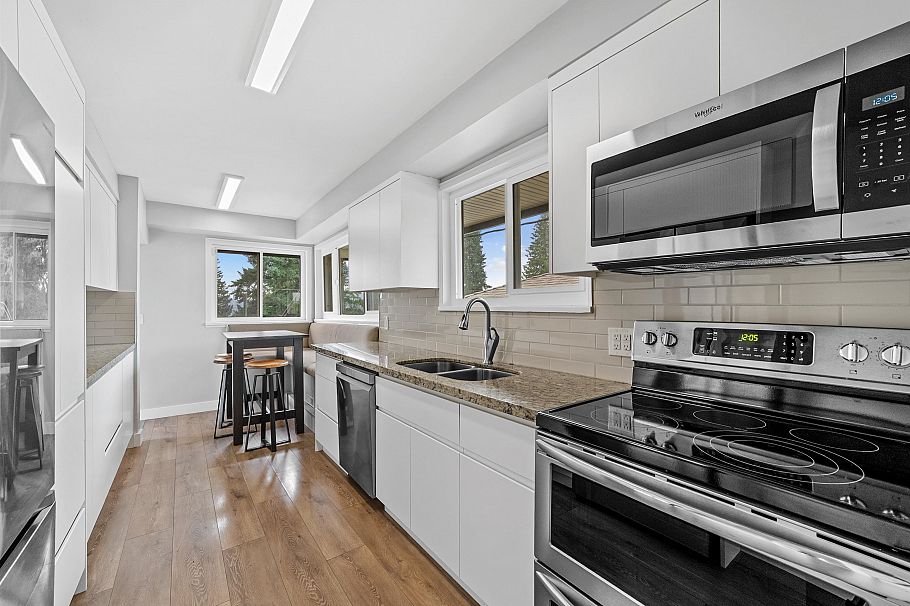 1137 Cloverley Street North Vancouver, BC - 10