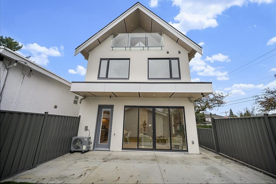 1671 E 31st Avenue Vancouver, BC - 2