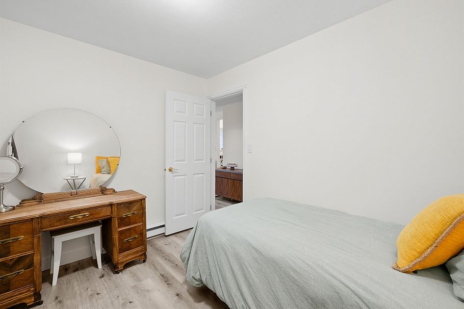 204 1528 Bowser Avenue North Vancouver, BC - 17