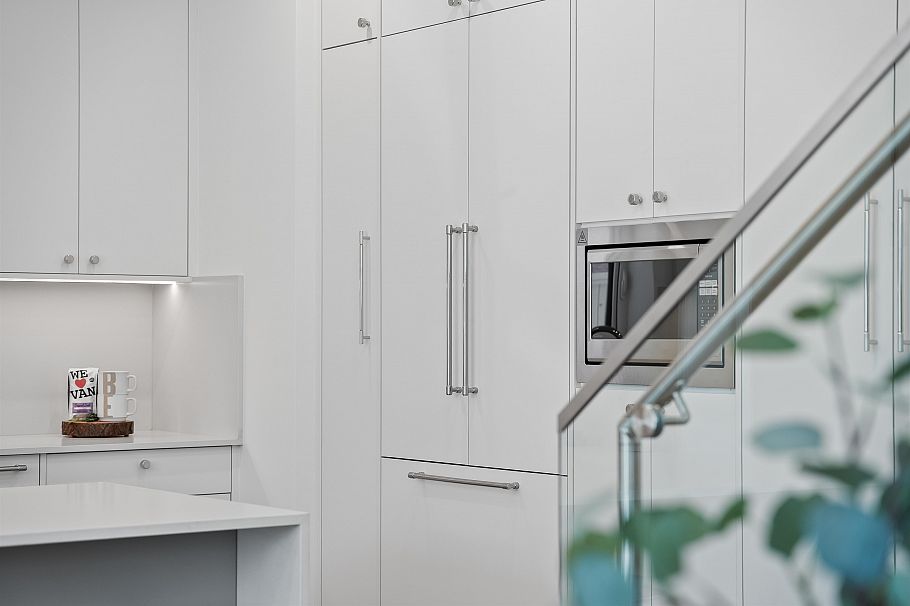 1 2253 Grant Street Vancouver, BC - 23