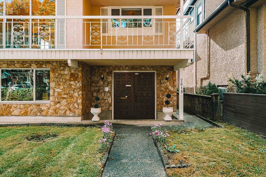 2618 W 15th Avenue Vancouver, BC - 2