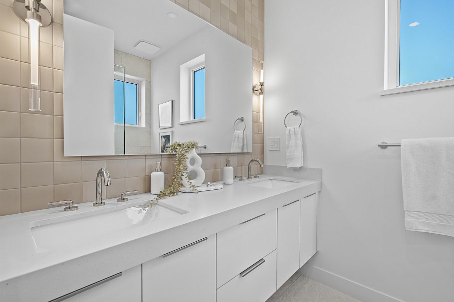 1 2253 Grant Street Vancouver, BC - 28