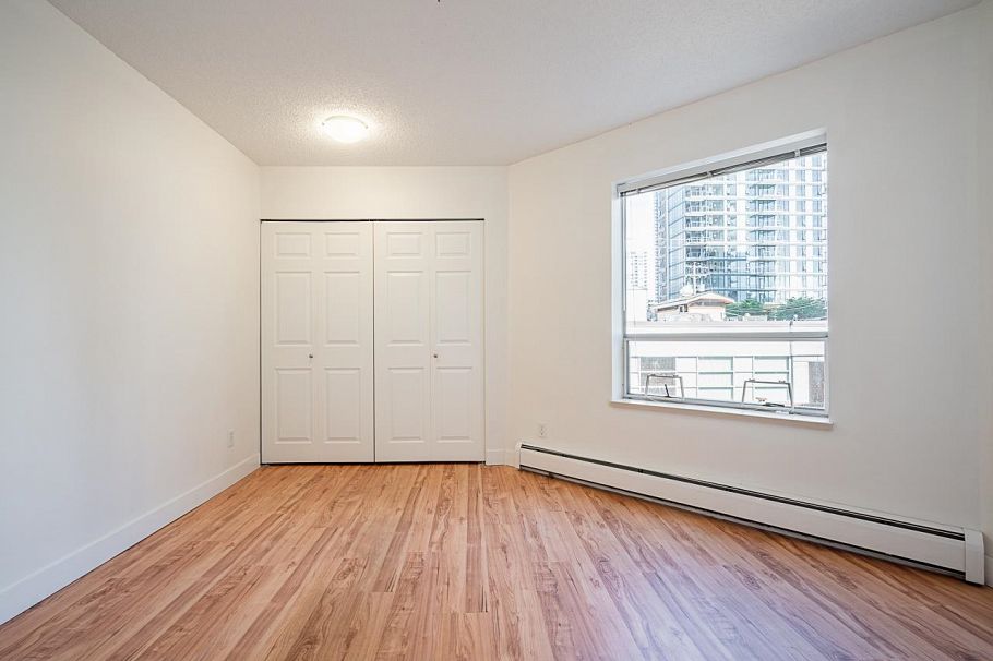 208 1550 Chesterfield Avenue North Vancouver, BC - 20