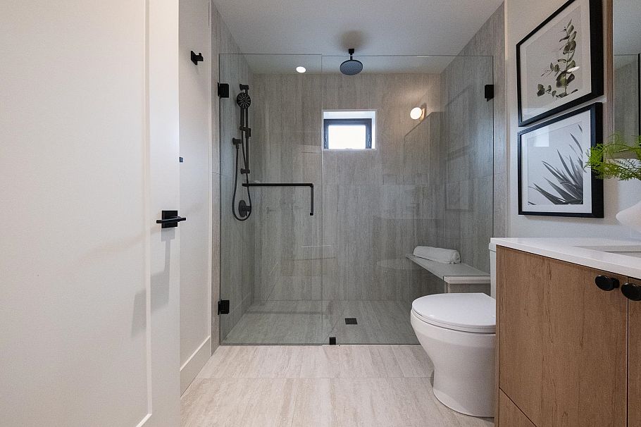 1 2154 E. 6 Avenue Vancouver, BC - 32