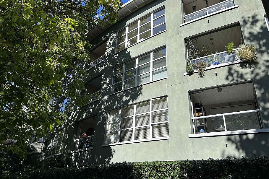 209 1705 Nelson Street Vancouver, BC - 2