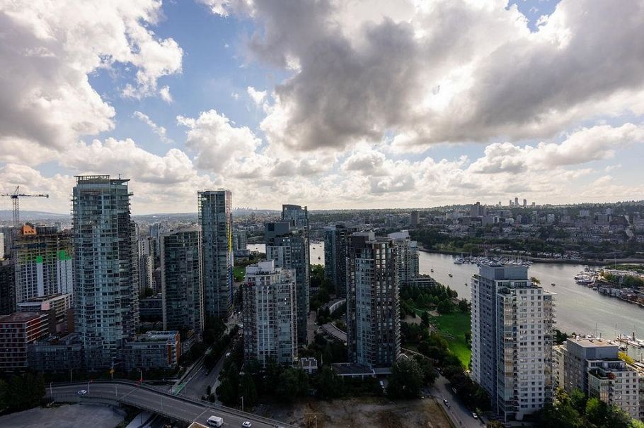 4208 1480 Howe Street Vancouver, BC - 25