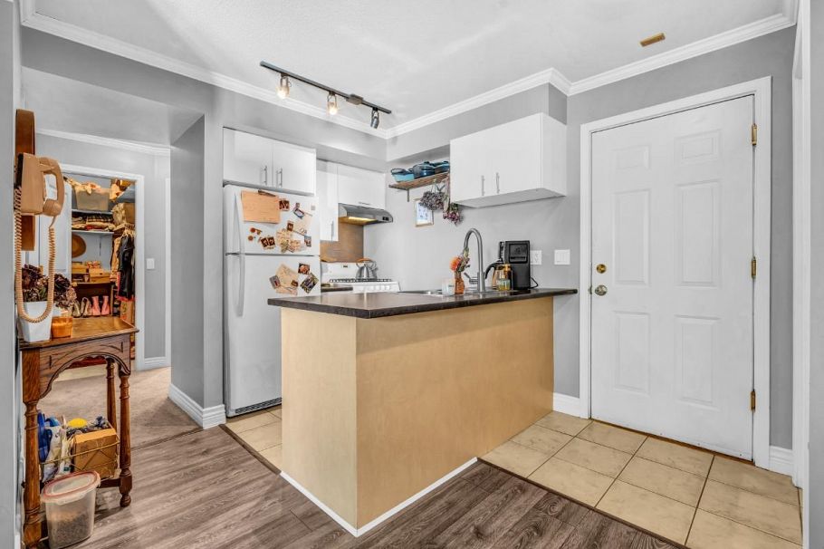 203 1617 Grant Street Vancouver, BC - 11