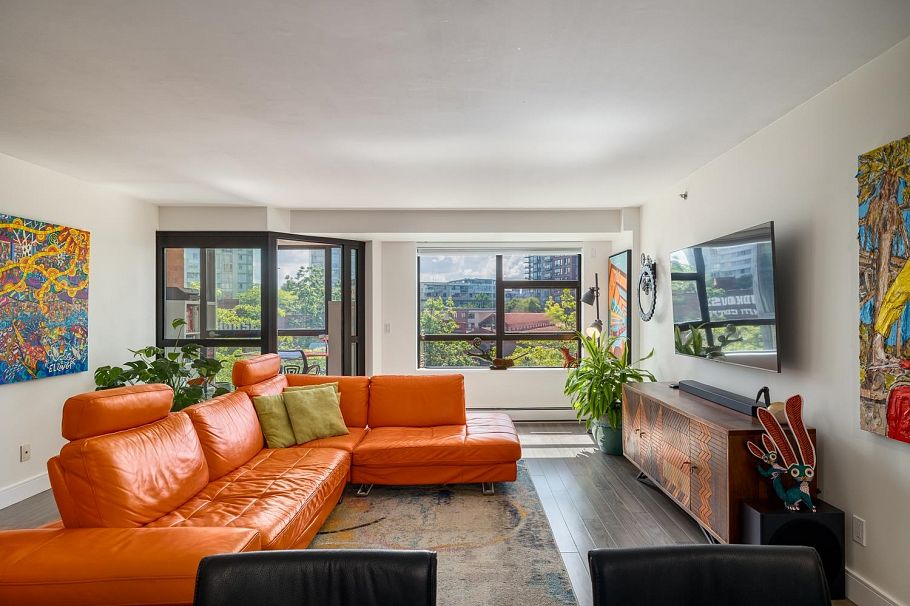 303 212 Davie Street Vancouver, BC - 1