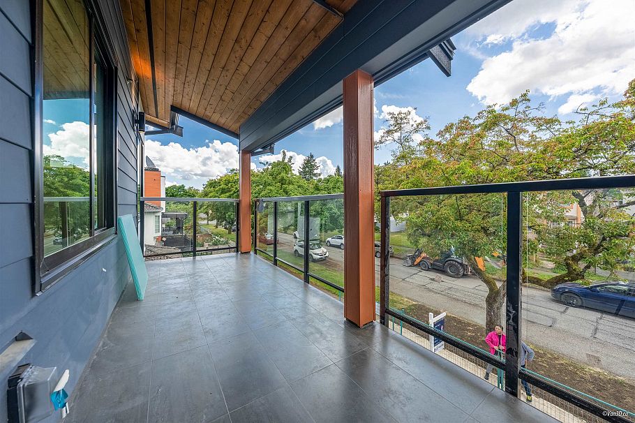 203 5092 Slocan Street Vancouver, BC - 11