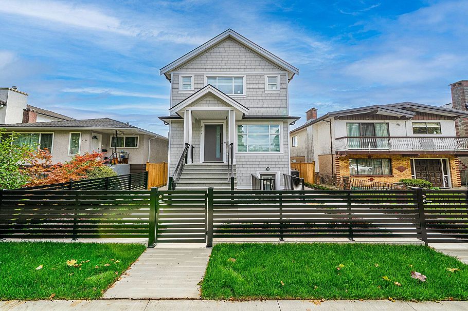 2172 E 46th Avenue Vancouver, BC - 1