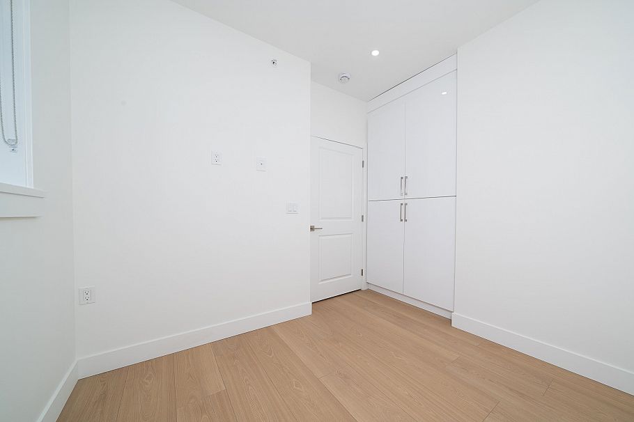 2172 E 46th Avenue Vancouver, BC - 24