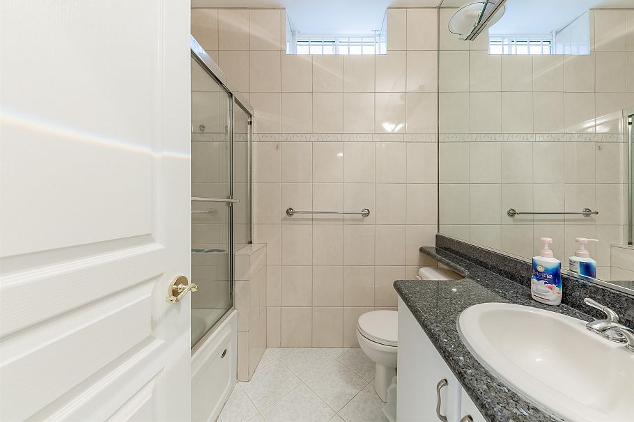 2328 W 22nd Avenue Vancouver, BC - 35