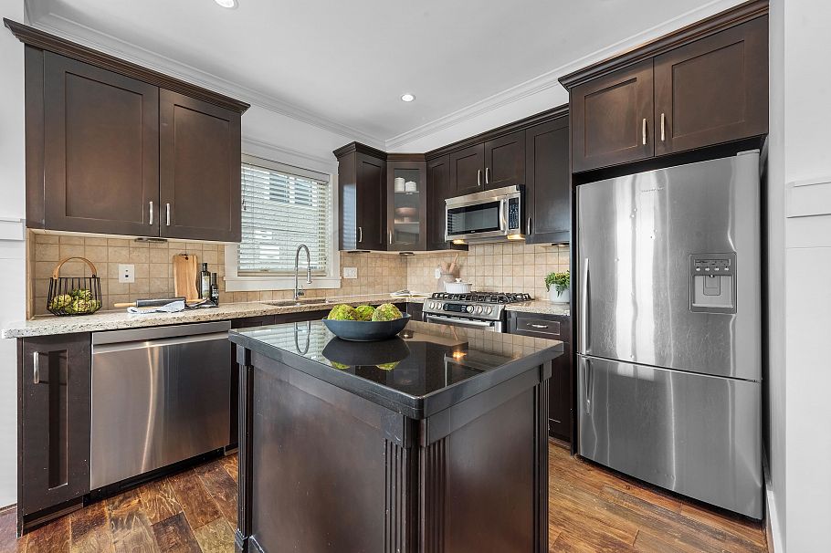 2525 W 7th Avenue Vancouver, BC - 4