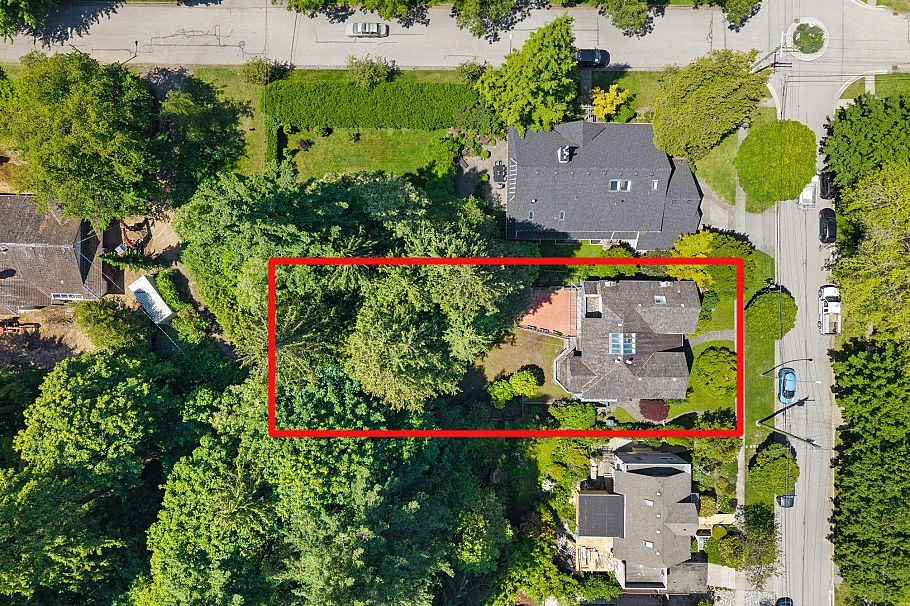 3470 W 43rd Avenue Vancouver, BC - 2